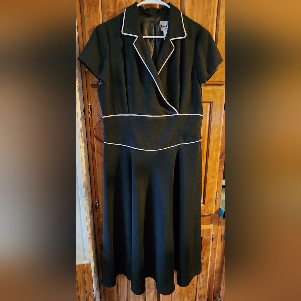 Danny & Nicole Dress Size 16